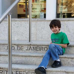 Thiago nas escadarias...